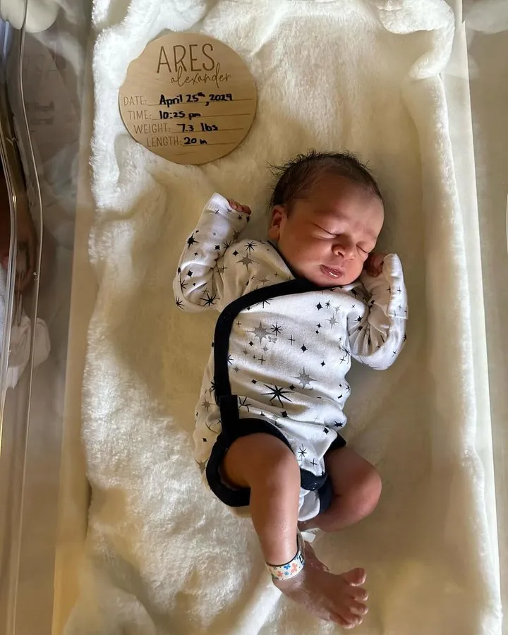 BUFF来了？亚历山大在Instagram 上发布了他刚出生的儿子的照片